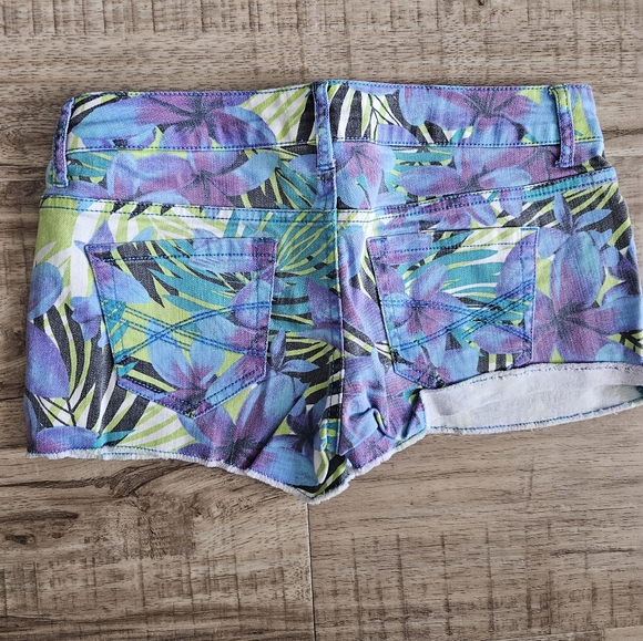 Aeropostale Short Shorts - Picture 2 of 3